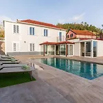 Villa Casa Da Avolita, By Rent2u, Lda *